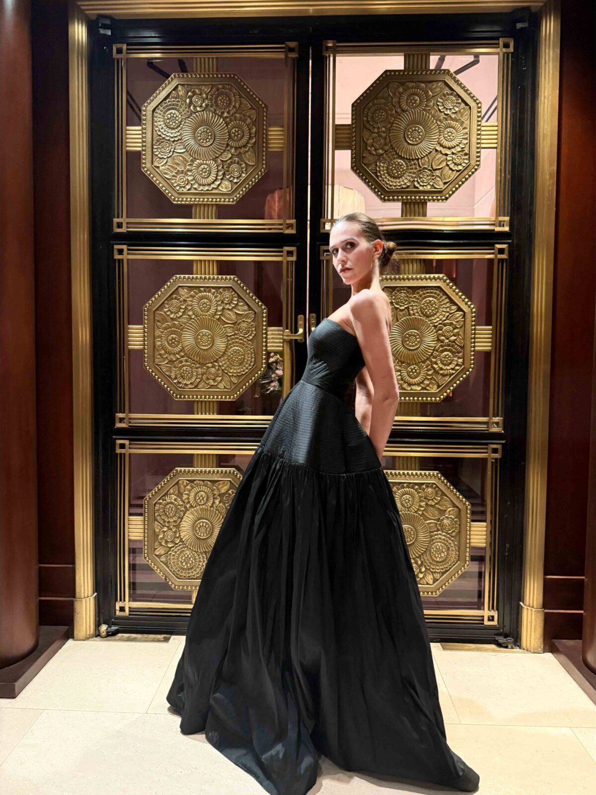 Noir Étoile Strapless Ball Gown – Architectural Bodice & Voluminous Skirt